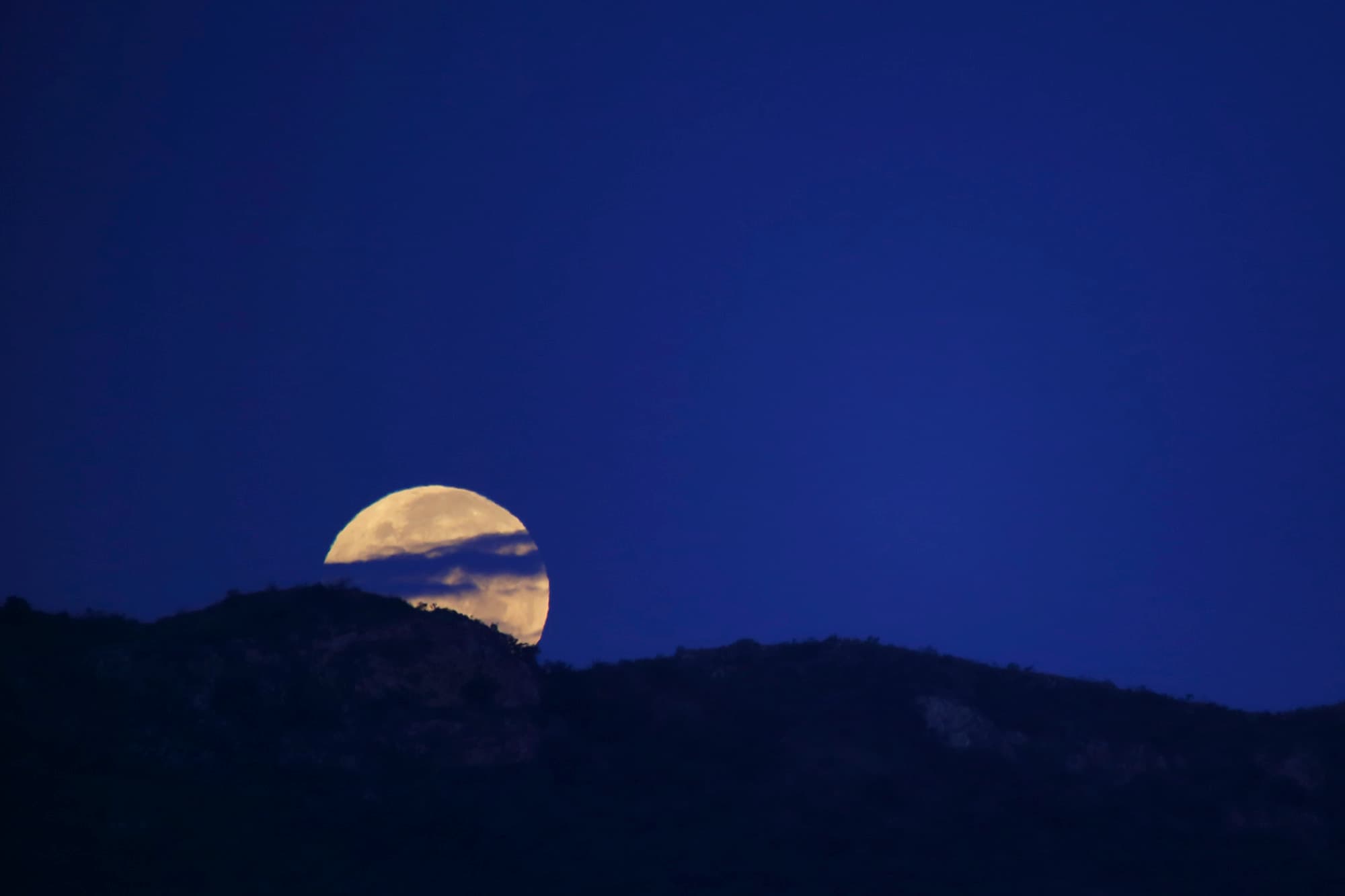 TJ2A6667-sharadpoornima-moonset